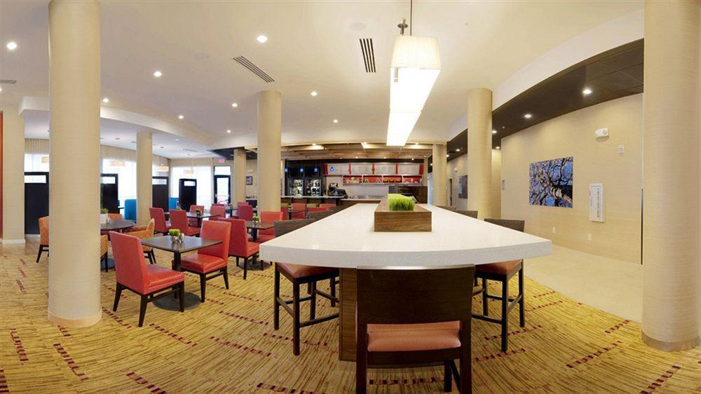 沃纳罗宾斯万怡酒店 外观 照片